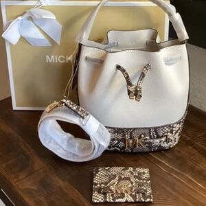 NEW WITH TAGS Michael KORS  REED bucket bag
